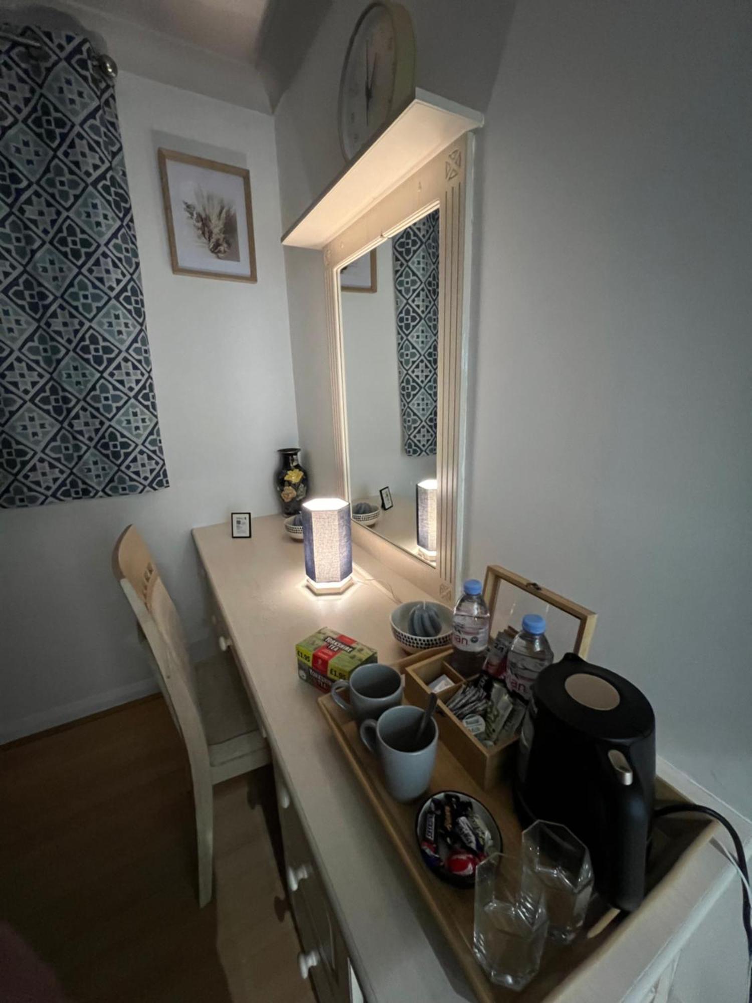 Double At The With Shared Shower * Kettering